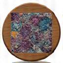 Icona di un tavolo di design con incastonature di minerali